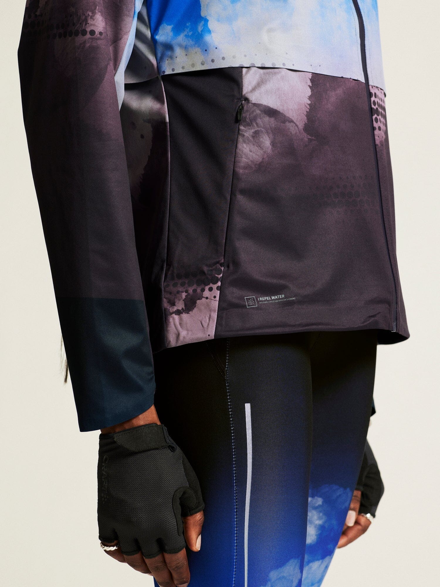 WOMEN'S PRO HYDRO JACKET 3 - DK PLUM/MULTI - Image 3